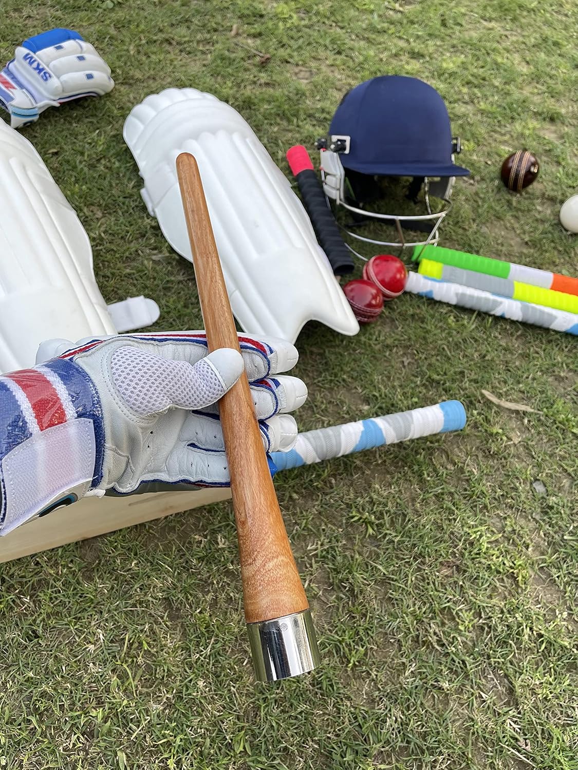 LIVOX® Premium Cricket Bat Handle Rubber 5 Grips for Enhanced Performance With Better Shock Absorption And 1 Wooden Gripper Cone (pack of 6)